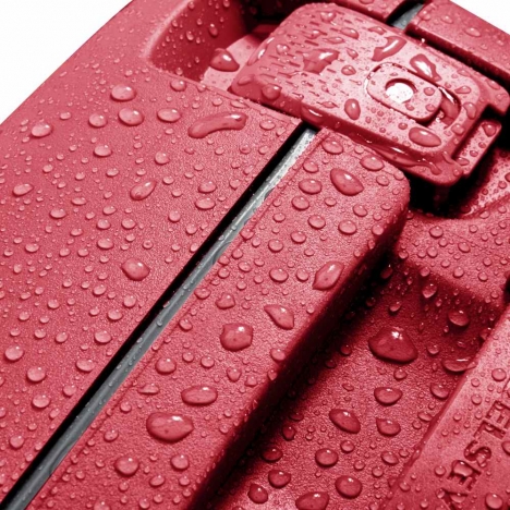 چمدان-دلسی-مدل-moncey-قرمز-384480104-نمای-بدنه-ضد-آب